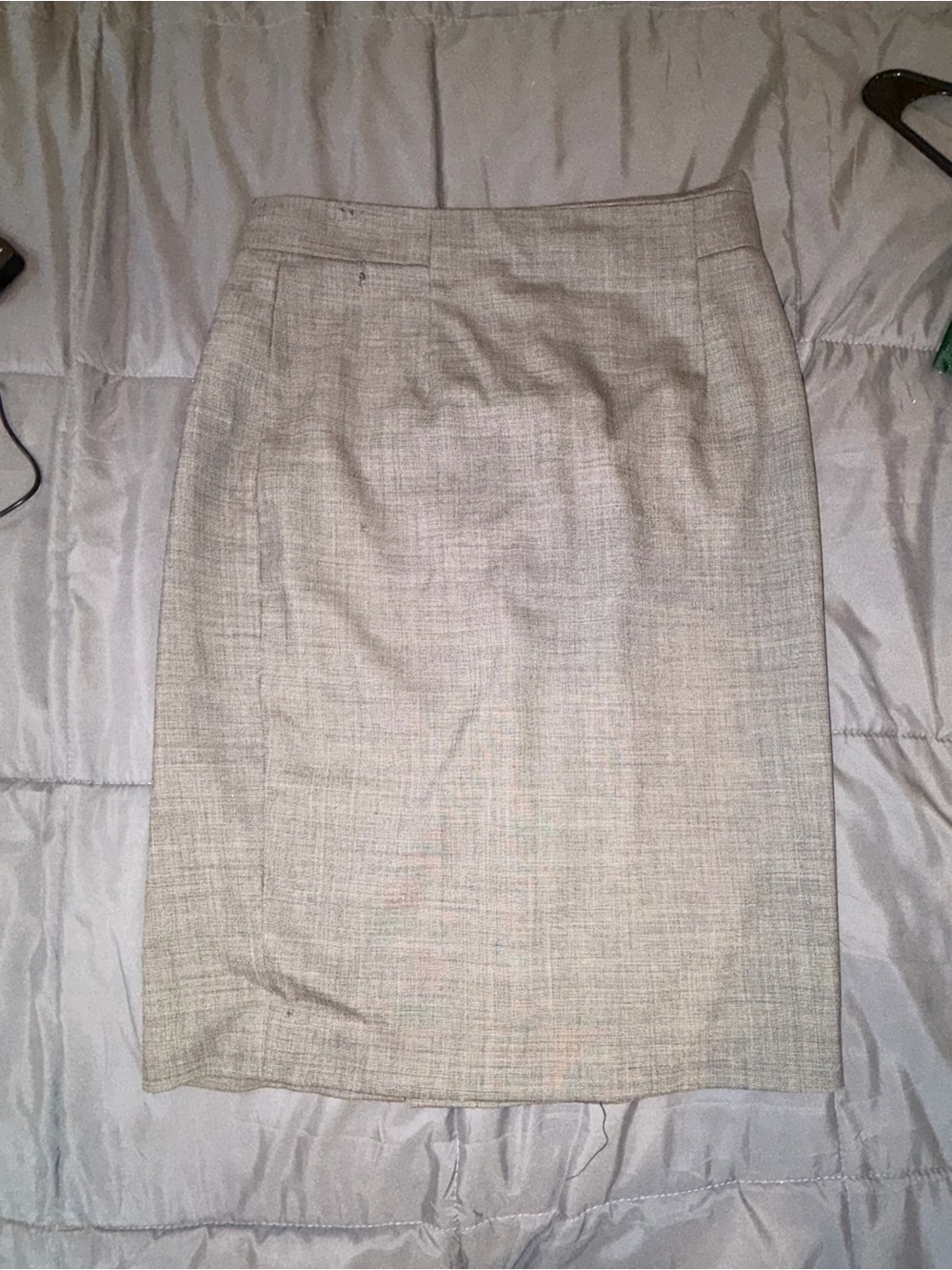 Ann Taylor Gray Textured Pencil Skirt Size 4 Career Office Classic